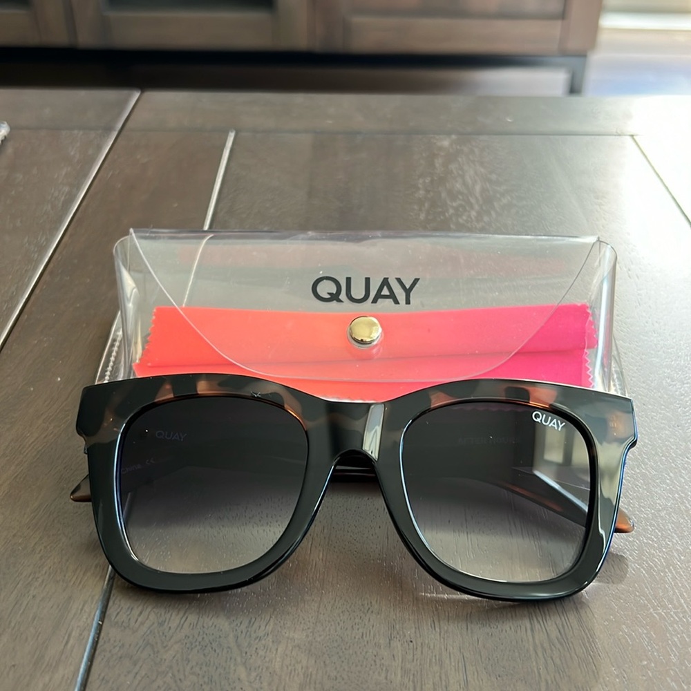 Quay Tortoise Black Frame / Black Fade Lens NWOT